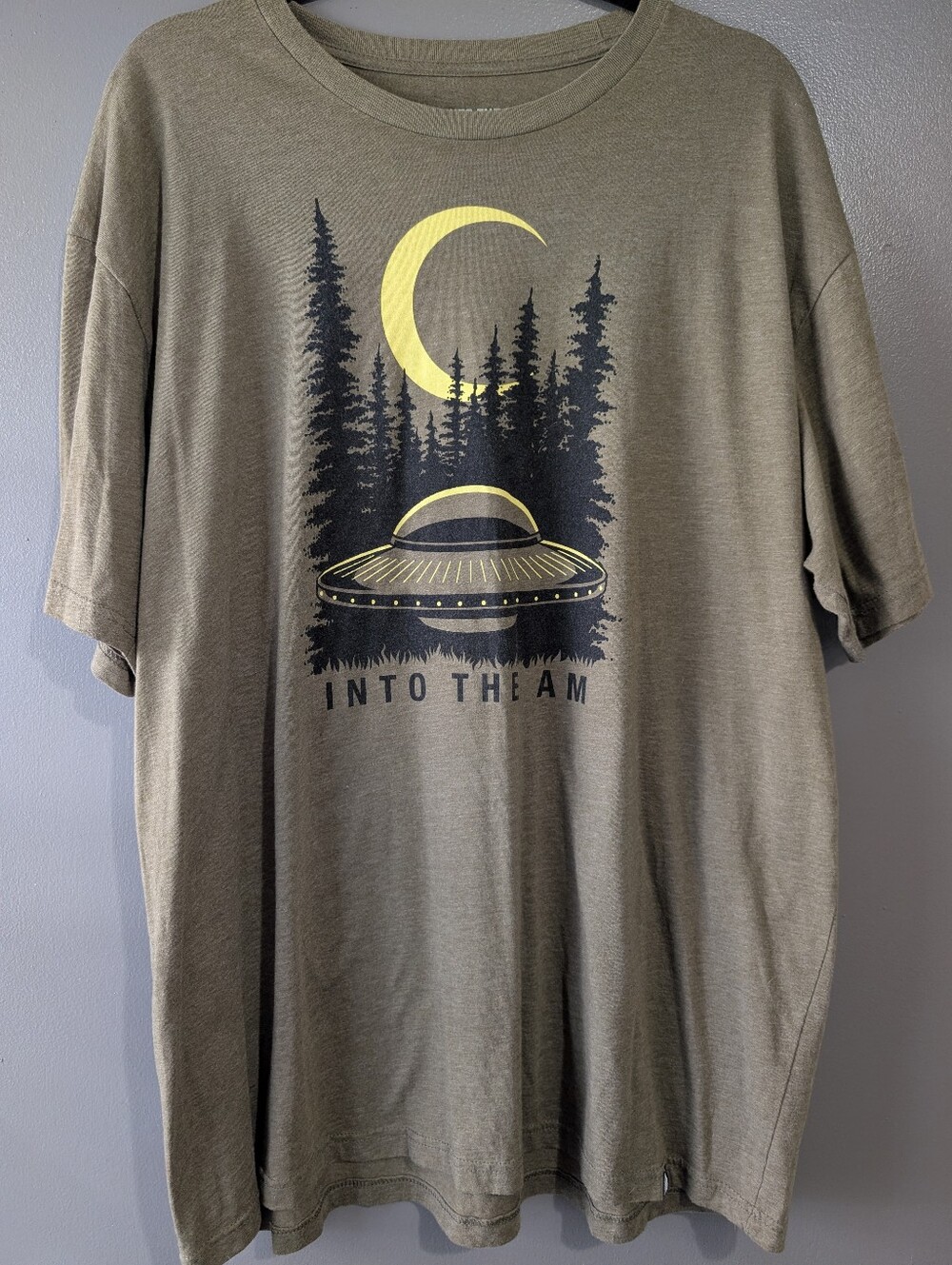 Into The AM 2XL UFO Crescent Moon Forest Graphic T Shirt Olive Green